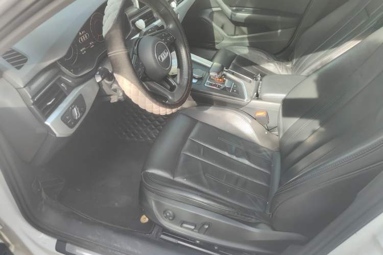 Used Audi A4L 2019 40 TFSI Fashion Edition China VI Emission Standard Left Front Seat