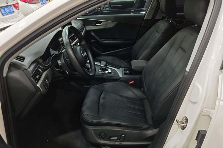 Used Audi A4L 2019 40 TFSI Ambition China VI Left Front Seat