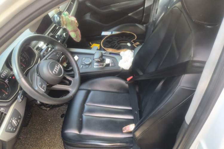 Used Audi A4L 2019 40 TFSI Ambition China VI Left Front Seat
