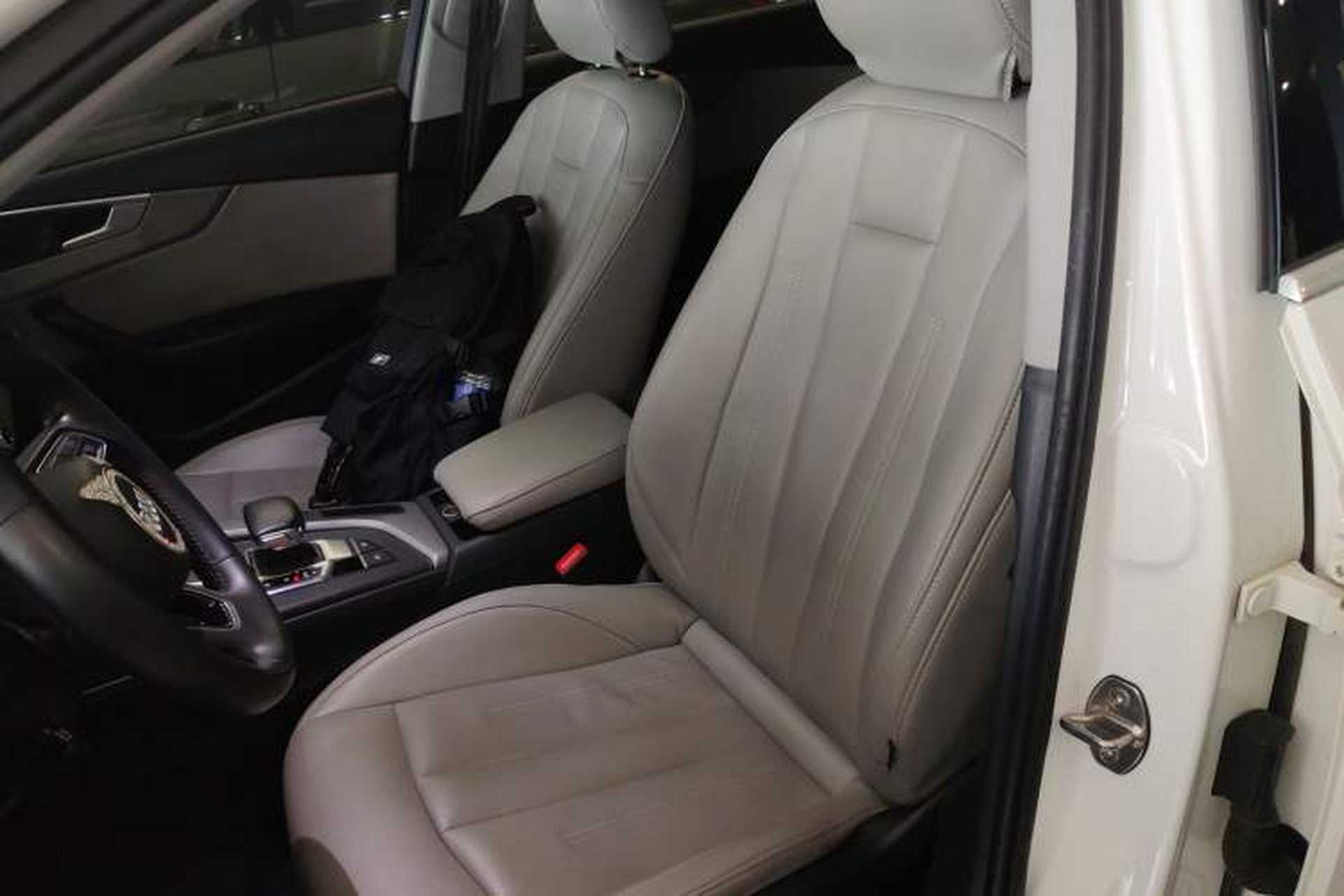 Used Audi A4L 2019 40 TFSI Ambition China VI Left Front Seat