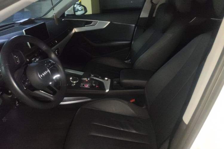 Used Audi A4L 2019 40 TFSI Fashion Edition China VI Emission Standard Left Front Seat