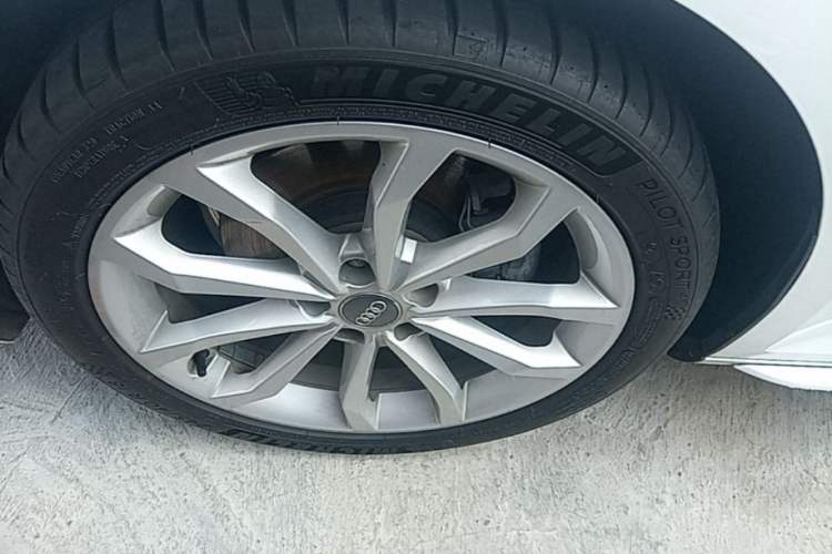 Used Audi A4L 2019 40 TFSI Fashion Version China V Left Front Wheel Hub