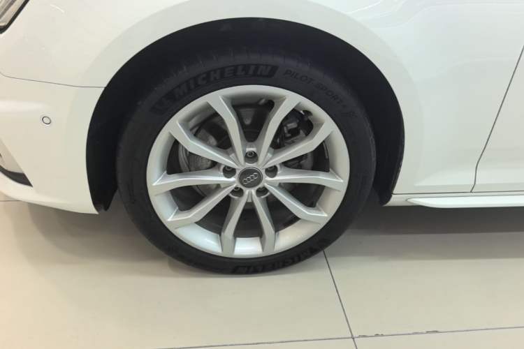 Used Audi A4L 2019 40 TFSI Fashion Edition China VI Emission Standard Left Front Wheel Hub