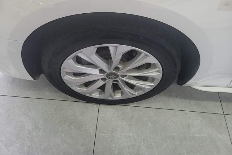 Used Audi A4L 2019 40 TFSI Ambition China VI Left Front Wheel Hub