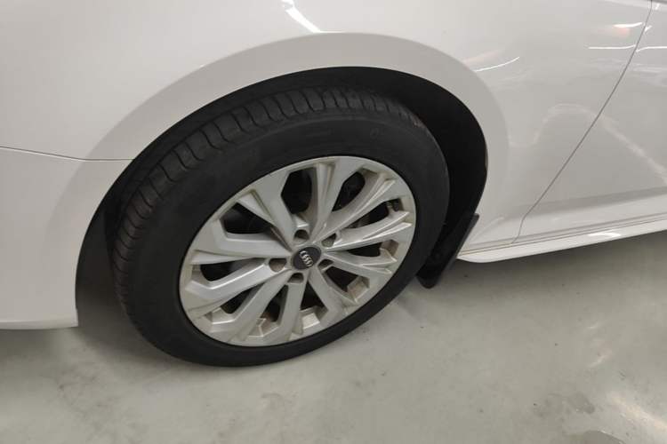 Used Audi A4L 2019 40 TFSI Ambition China VI Left Front Wheel Hub