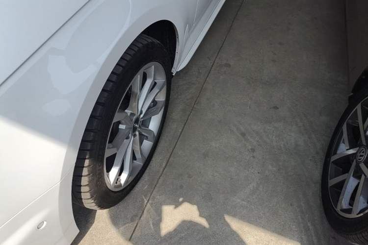 Used Audi A4L 2019 40 TFSI Fashion Edition China VI Emission Standard Left Front Wheel Hub