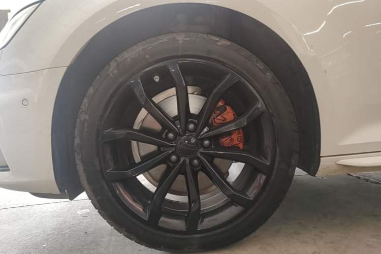 Used Audi A4L 2019 40 TFSI Fashion Edition China VI Emission Standard Left Front Wheel Hub