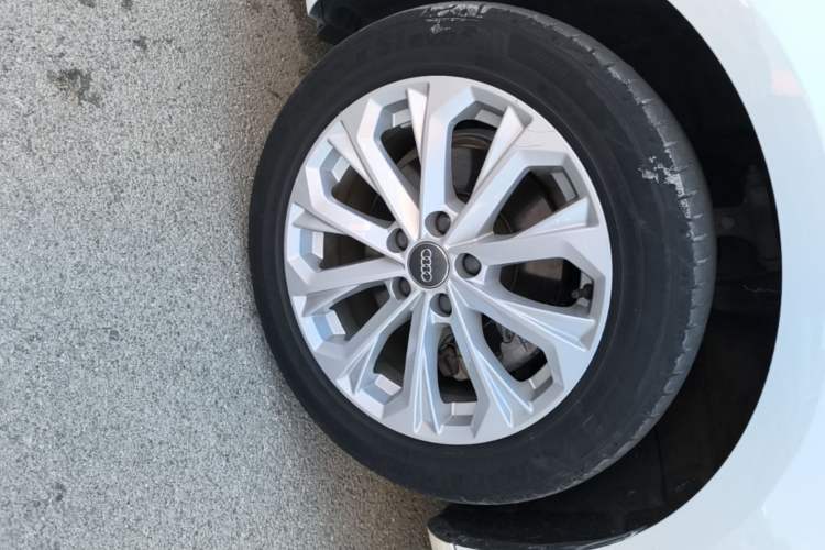 Used Audi A4L 2019 40 TFSI Ambition China VI Left Front Wheel Hub