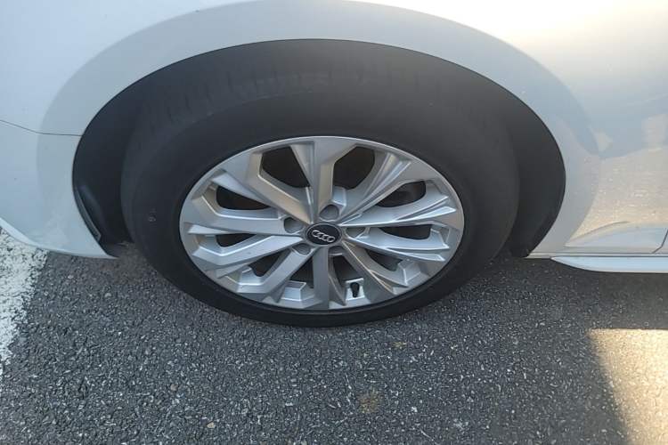 Used Audi A4L 2019 40 TFSI Ambition China VI Left Front Wheel Hub