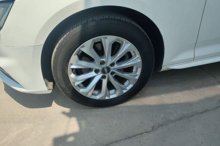 Used Audi A4L 2019 40 TFSI Ambition China VI Left Front Wheel Hub