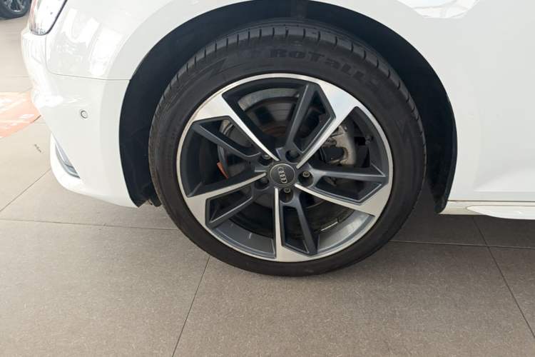 Used Audi A4L 2019 40 TFSI Fashion Edition China VI Emission Standard Left Front Wheel Hub