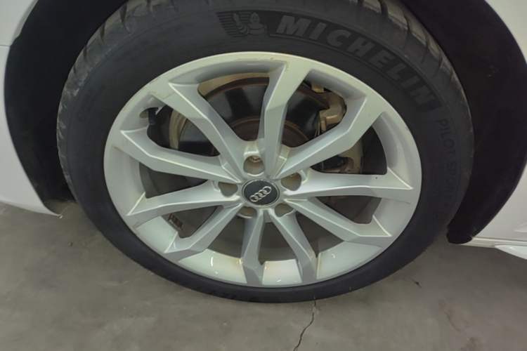 Used Audi A4L 2019 40 TFSI Fashion Version China V Left Front Wheel Hub