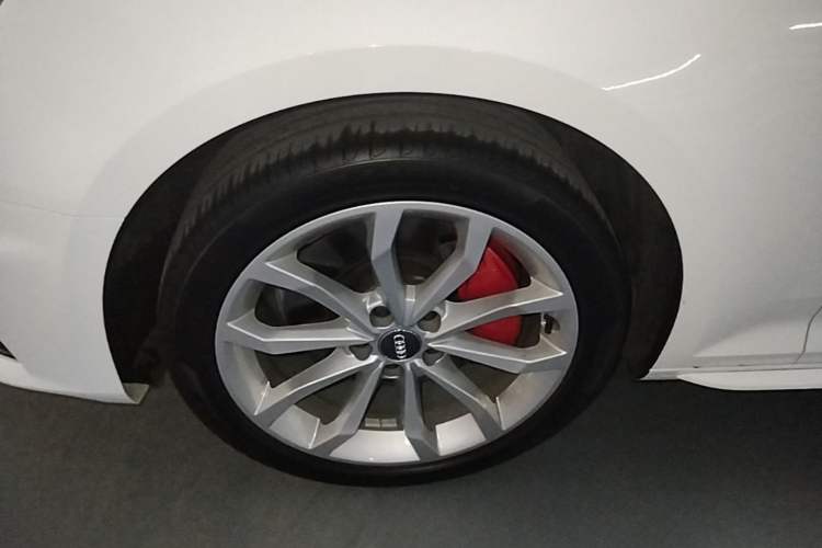 Used Audi A4L 2019 45 TFSI quattro Individual Sport Edition China VI Left Front Wheel Hub