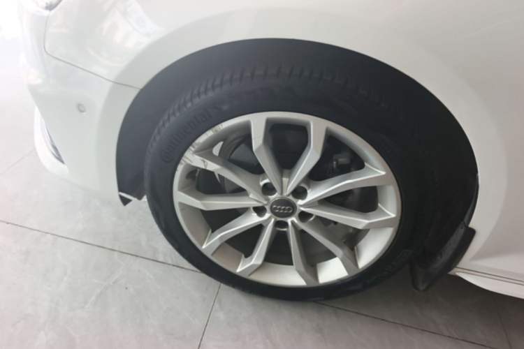 Used Audi A4L 2019 40 TFSI Fashion Edition China VI Emission Standard Left Front Wheel Hub