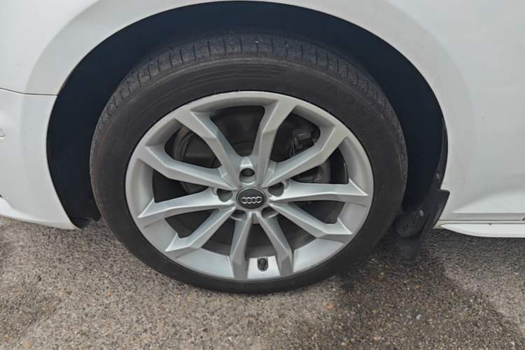 Used Audi A4L 2019 40 TFSI Fashion Edition China VI Emission Standard Left Front Wheel Hub