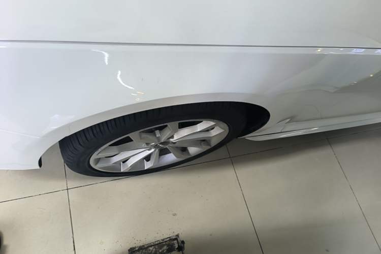 Used Audi A4L 2019 40 TFSI Ambition China VI Left Front Wheel Hub