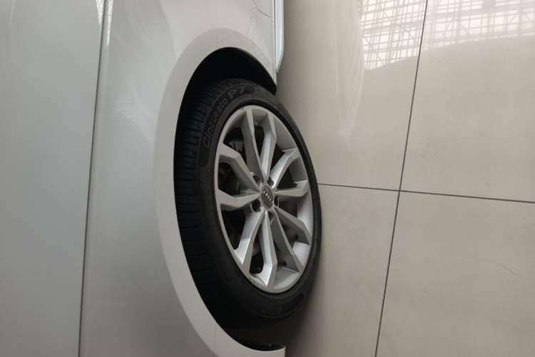 Used Audi A4L 2019 40 TFSI Fashion Edition China VI Emission Standard Left Front Wheel Hub