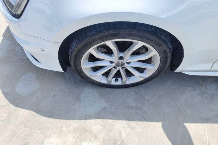 Used Audi A4L 2019 40 TFSI Fashion Version China V Left Front Wheel Hub