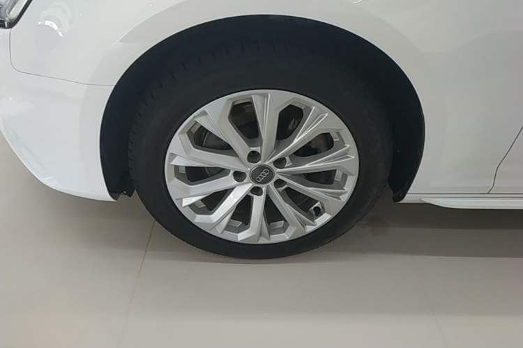 Used Audi A4L 2019 40 TFSI Ambition China VI Left Front Wheel Hub