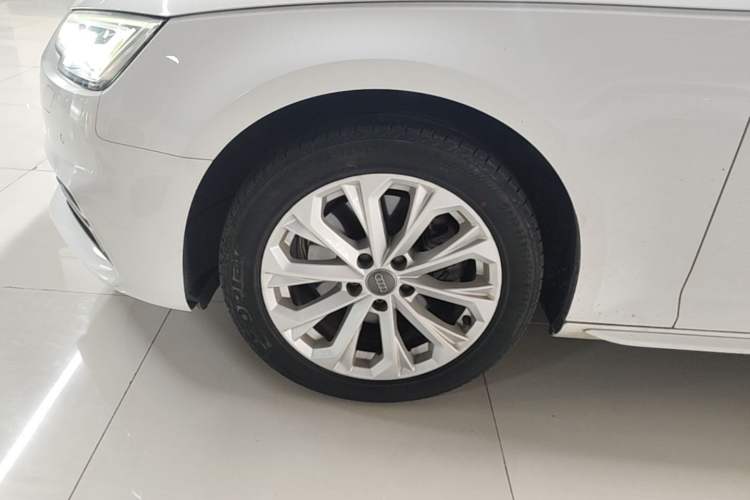 Used Audi A4L 2019 40 TFSI Ambition China VI Left Front Wheel Hub