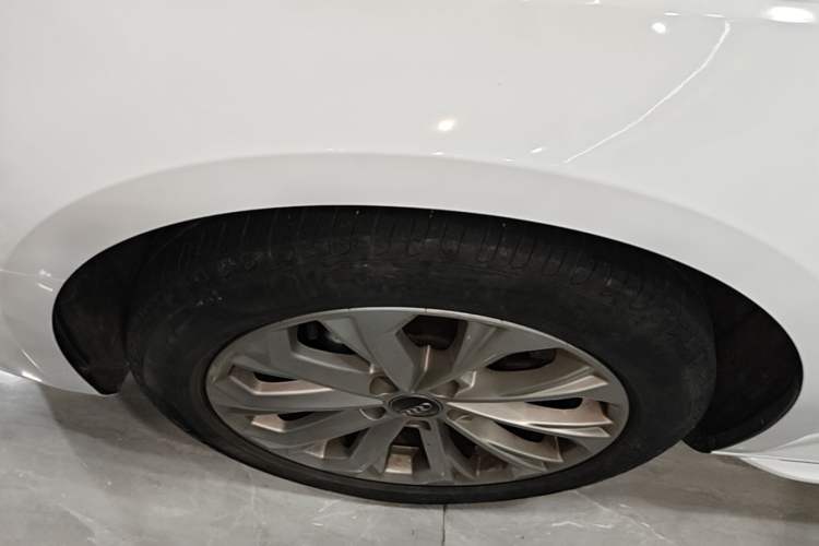 Used Audi A4L 2019 40 TFSI Ambition China VI Left Front Wheel Hub