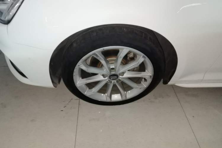 Used Audi A4L 2019 40 TFSI Fashion Edition China VI Emission Standard Left Front Wheel Hub
