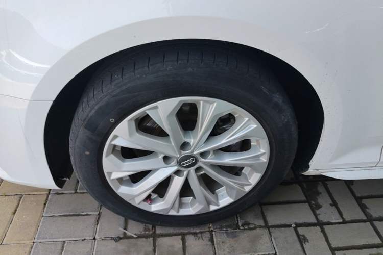 Used Audi A4L 2019 40 TFSI Ambition Version China V Left Front Wheel Hub