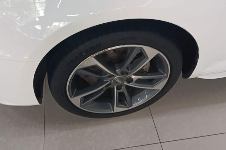 Used Audi A4L 2019 40 TFSI Ambition China VI Left Front Wheel Hub