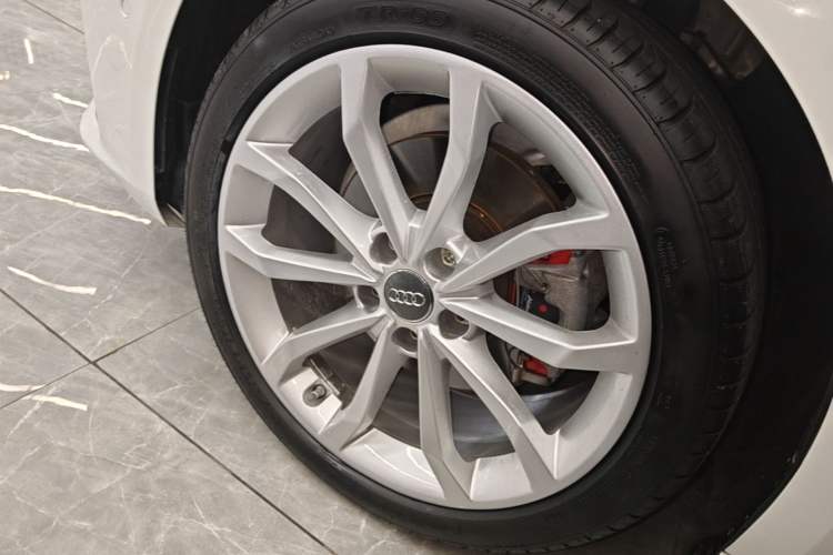 Used Audi A4L 2019 40 TFSI Fashion Version China V Left Front Wheel Hub