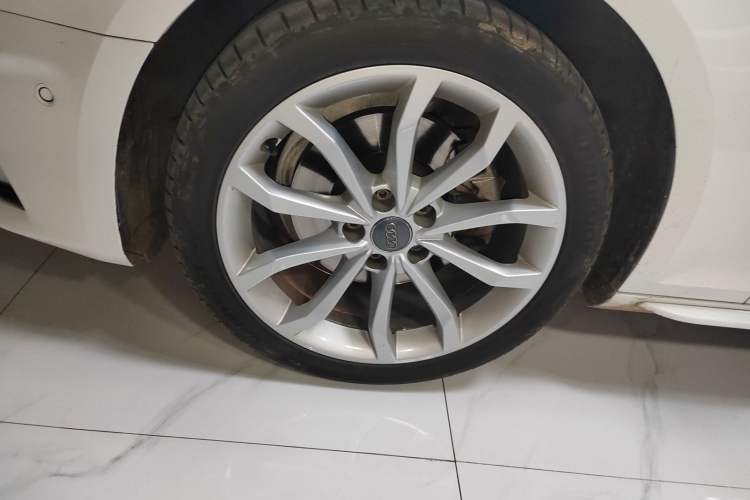 Used Audi A4L 2019 40 TFSI Fashion Version China V Left Front Wheel Hub