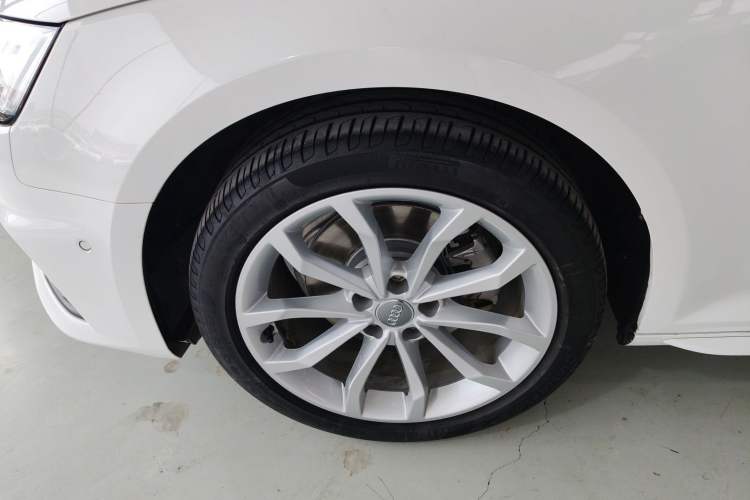 Used Audi A4L 2019 40 TFSI Fashion Edition China VI Emission Standard Left Front Wheel Hub