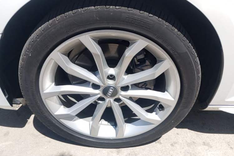 Used Audi A4L 2019 40 TFSI Fashion Edition China VI Emission Standard Left Front Wheel Hub