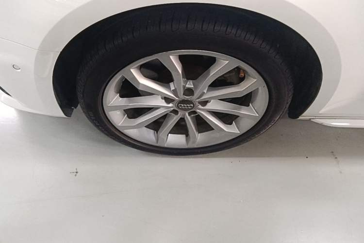 Used Audi A4L 2019 40 TFSI Fashion Edition China VI Emission Standard Left Front Wheel Hub