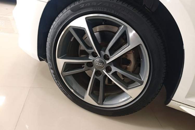 Used Audi A4L 2019 40 TFSI Ambition China VI Left Front Wheel Hub