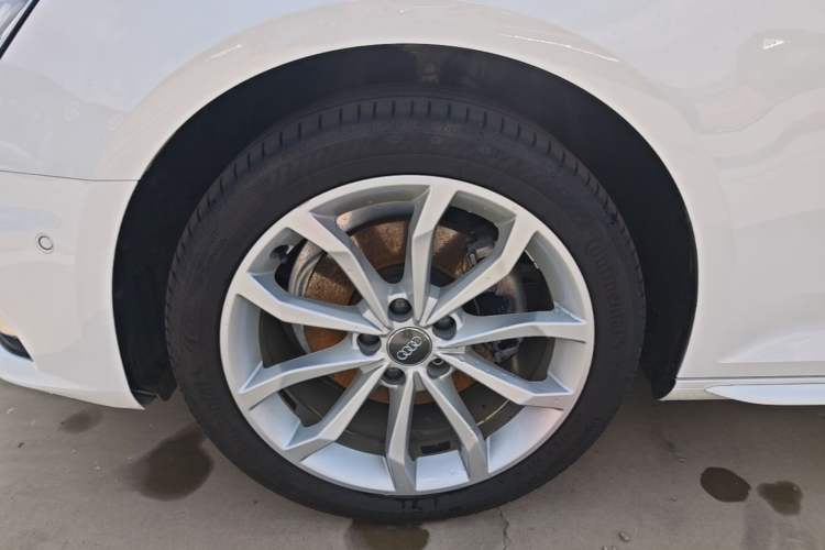 Used Audi A4L 2019 40 TFSI Fashion Edition China VI Emission Standard Left Front Wheel Hub