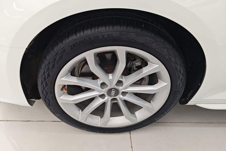 Used Audi A4L 2019 40 TFSI Fashion Version China V Left Front Wheel Hub