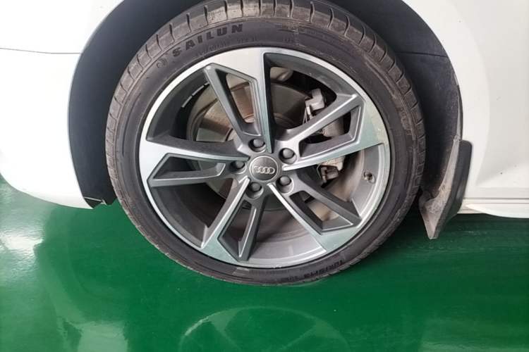 Used Audi A4L 2019 40 TFSI Ambition China VI Left Front Wheel Hub