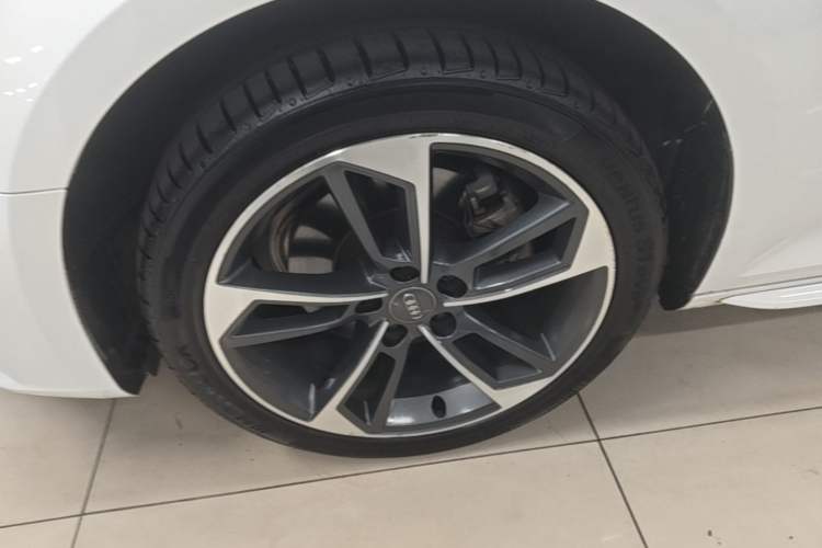 Used Audi A4L 2019 40 TFSI Ambition China VI Left Front Wheel Hub