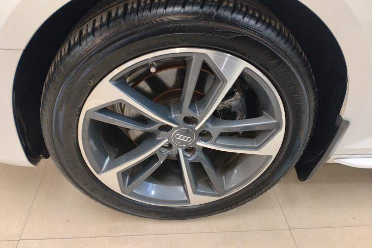 Used Audi A4L 2019 40 TFSI Ambition China VI Left Front Wheel Hub