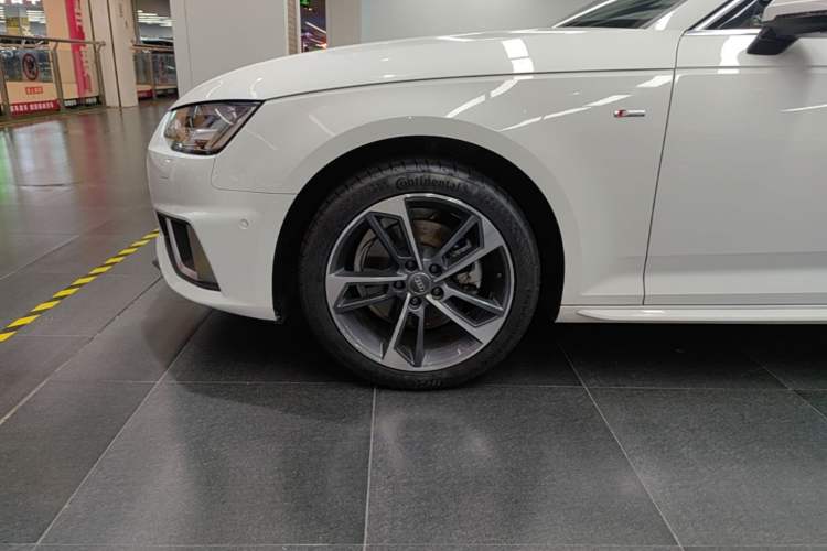 Used Audi A4L 2019 40 TFSI Fashion Edition China VI Emission Standard Left Front Wheel Hub