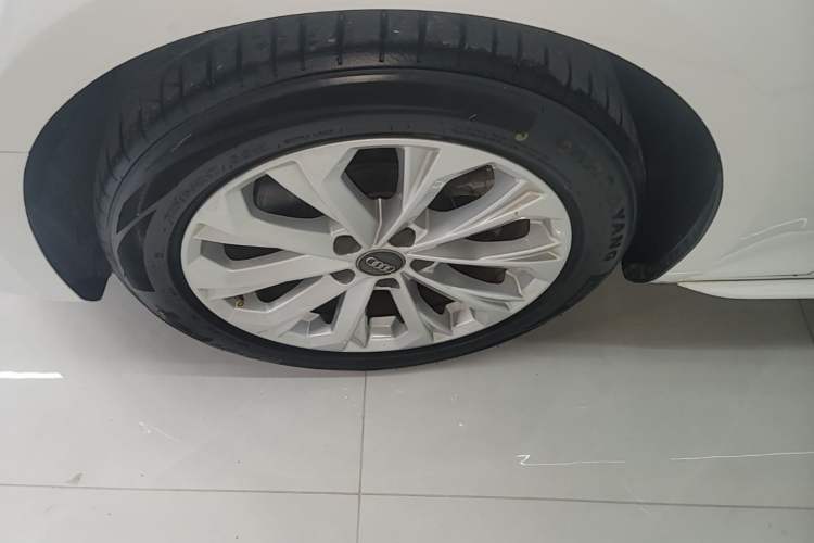 Used Audi A4L 2019 40 TFSI Ambition China VI Left Front Wheel Hub