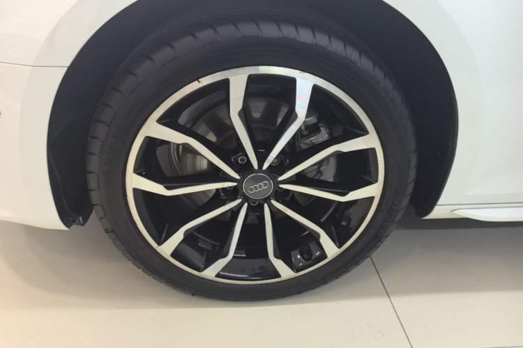 Used Audi A4L 2019 40 TFSI Fashion Edition China VI Emission Standard Left Front Wheel Hub