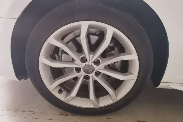 Used Audi A4L 2019 40 TFSI Fashion Edition China VI Emission Standard Left Front Wheel Hub