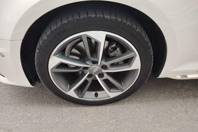 Used Audi A4L 2019 40 TFSI Sporty Version China VI Left Front Wheel Hub