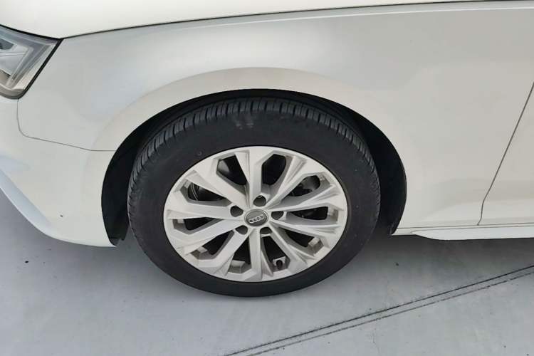 Used Audi A4L 2019 40 TFSI Ambition China VI Left Front Wheel Hub