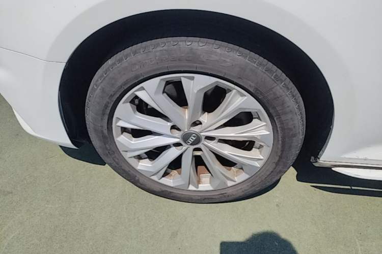 Used Audi A4L 2019 40 TFSI Ambition China VI Left Front Wheel Hub