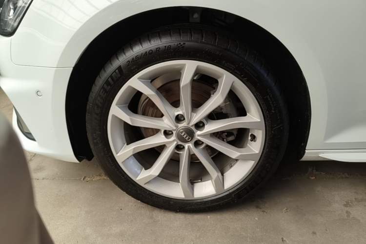 Used Audi A4L 2019 40 TFSI Fashion Edition China VI Emission Standard Left Front Wheel Hub