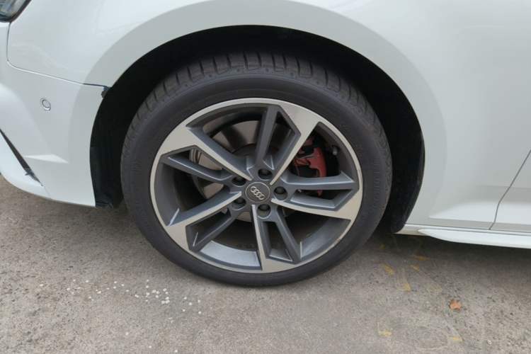 Used Audi A4L 2019 40 TFSI Fashion Edition China VI Emission Standard Left Front Wheel Hub