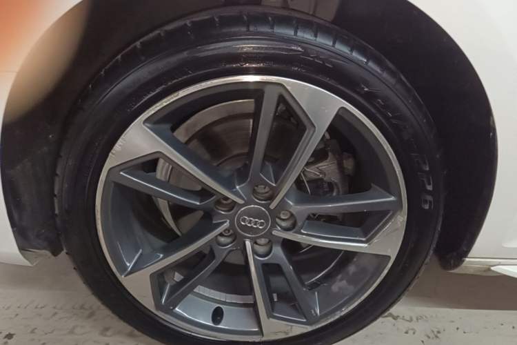 Used Audi A4L 2019 40 TFSI Ambition China VI Left Front Wheel Hub