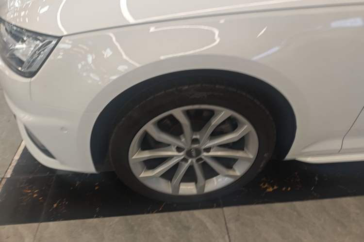 Used Audi A4L 2019 40 TFSI Fashion Edition China VI Emission Standard Left Front Wheel Hub